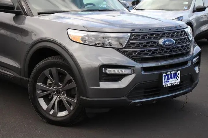 $25595 : Ford Explorer 2022 AWD XLT 4 image 2