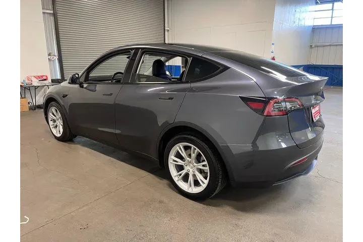 $31943 : Tesla Model Y 2023 AWD Long image 5