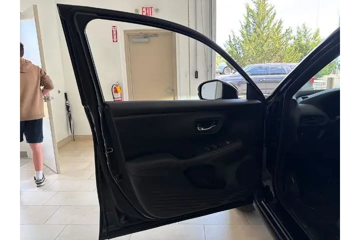 $25832 : Honda HR-V 2023 AWD Sport 4d image 9