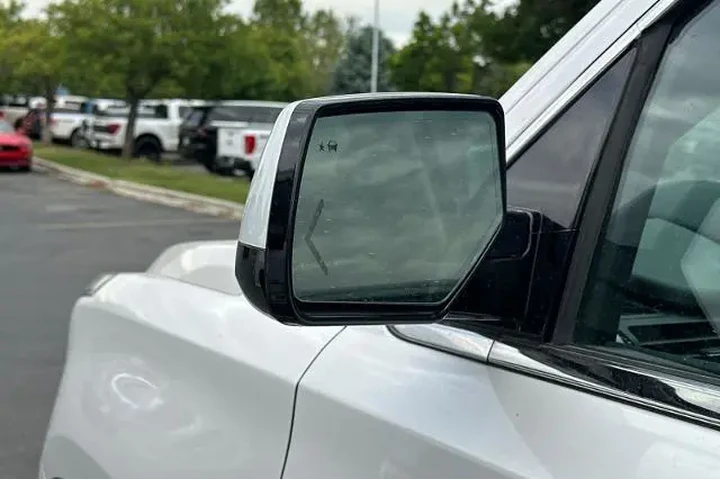 $24995 : GMC Yukon XL 2018 4x4 SLT 4d image 5