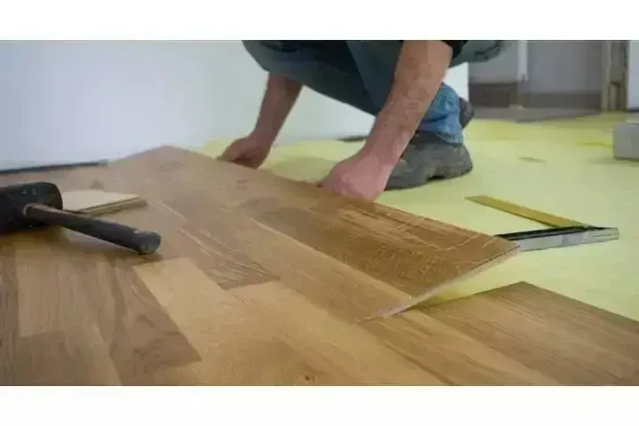 INSTALACIÓN DE PISOS Y CARPETA image 1