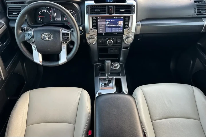 $37500 : Toyota 4Runner 2023 4x4 SR5 image 6