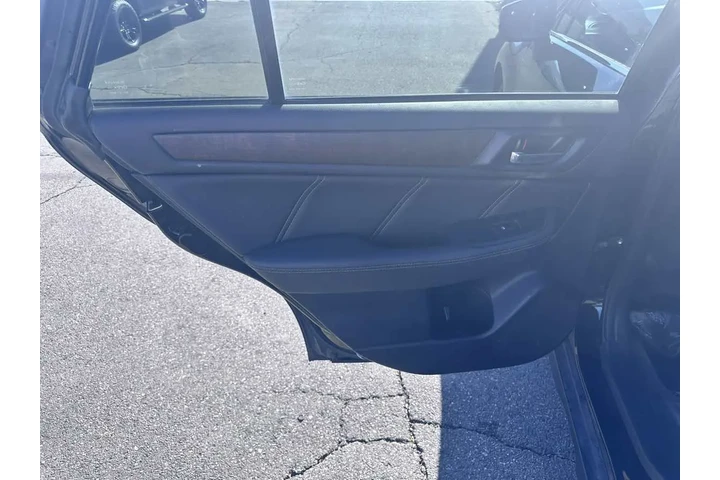 $11495 : 2018 Outback Limited image 9