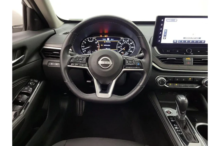 $20998 : Nissan Altima 2023 2.5 SV 4d image 2