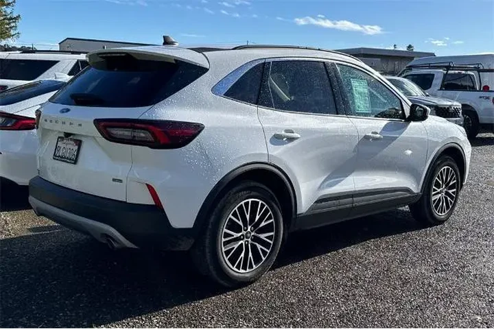 $24931 : Ford Escape Plug-In Hybrid 2 image 3