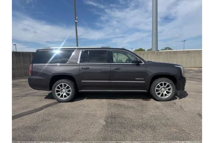 $31982 : GMC Yukon XL 2017 4x4 Denali image 8