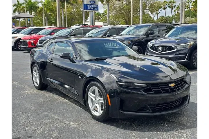 $21990 : Chevrolet Camaro 2023 LT 2dr image 2