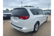 $18490 : Chrysler Voyager 2022 LX 4dr thumbnail