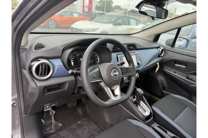 $20861 : Nissan Versa 2025 SV 4dr Sed image 10