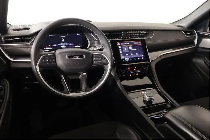 $29742 : Jeep Grand Cherokee L 2023 4 image 2