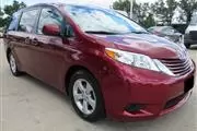 2017 Toyota Sienna LE Minivan en Los Angeles