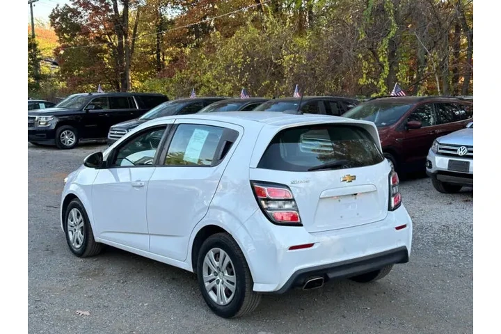 $7550 : 2017 Sonic LT Auto Fleet image 6