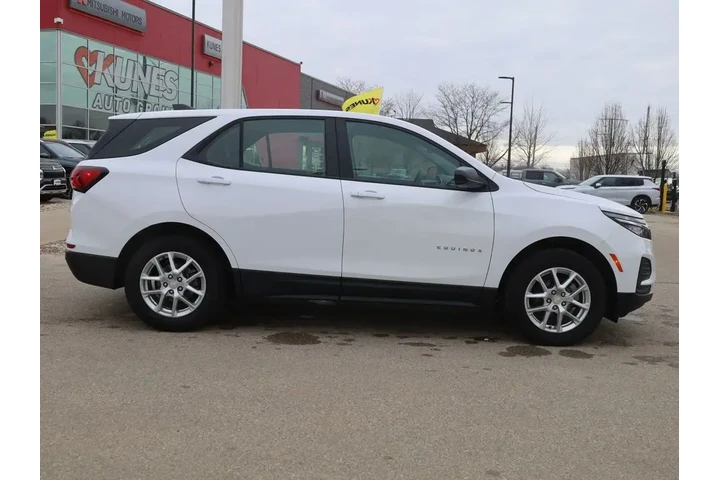 $18277 : Chevrolet Equinox 2023 4x4 L image 10