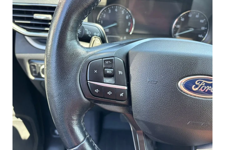 2020 Explorer XLT image 9