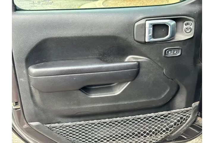 $25850 : Jeep Wrangler Unlimited 2021 image 10