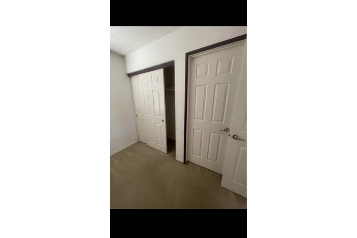 $950 : Cuarto de renta image 2