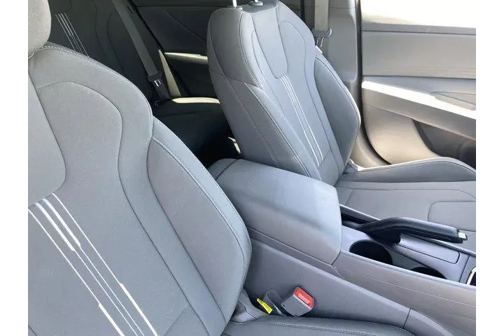 $19990 : Hyundai ELANTRA 2024 SEL 4dr image 10