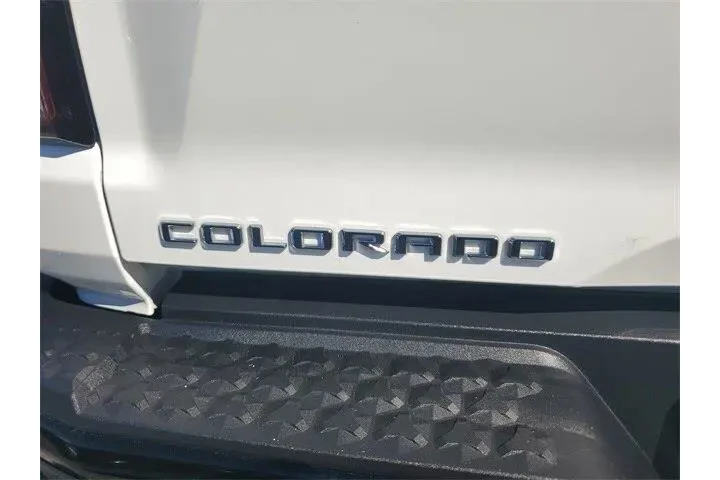 $27990 : Chevrolet Colorado 2025 4x2 image 5