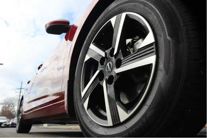 $16922 : Nissan Sentra 2025 SV 4dr Se image 10