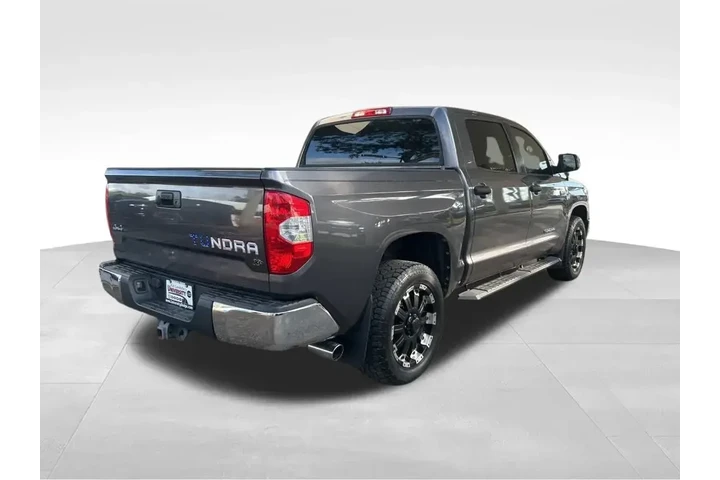 $31087 : Toyota Tundra 2017 4x4 SR5 4 image 5