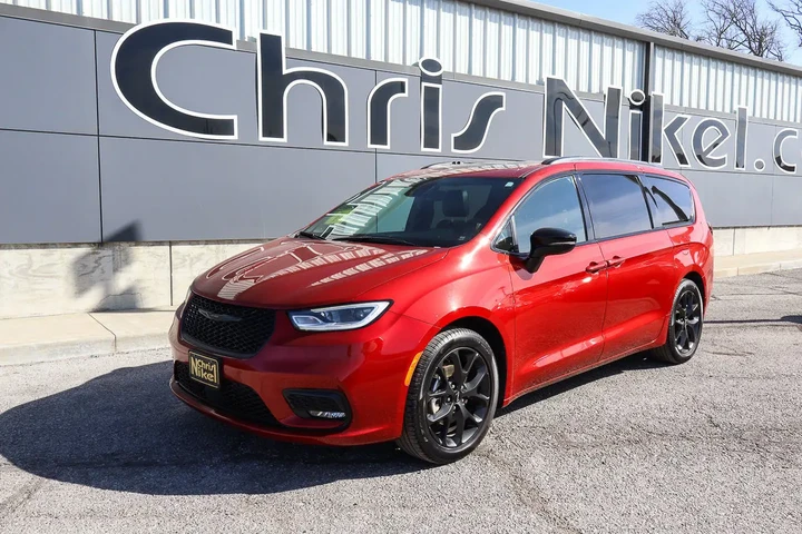 $34988 : 2025 Pacifica Limited FWD image 1