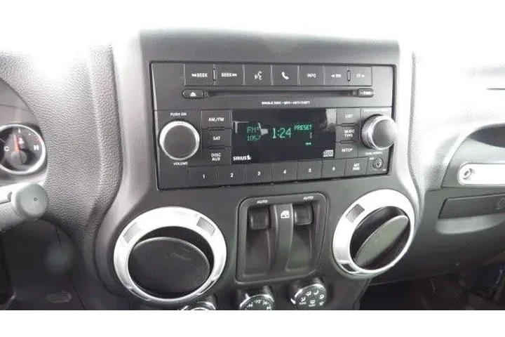 $15952 : Jeep Wrangler 2013 4x4 Rubic image 10