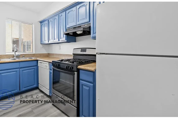 $2795 : $2,795 / 2br / 2bath image 3