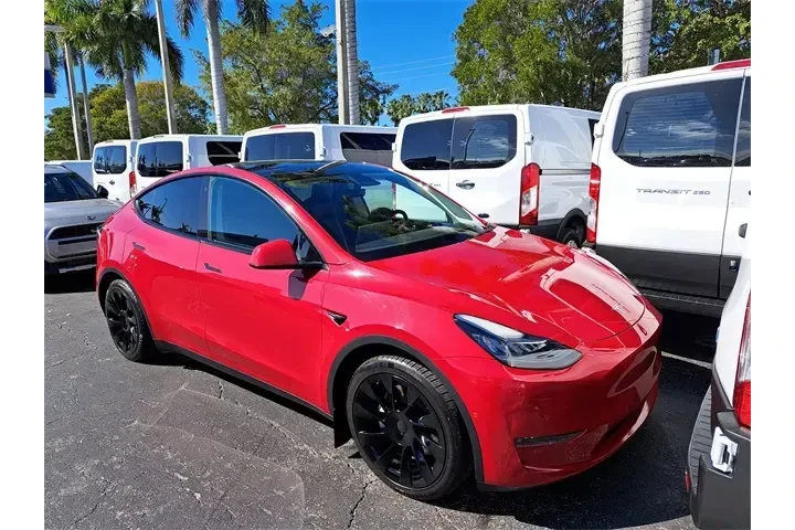 $23490 : Tesla Model Y 2022 AWD Long image 2