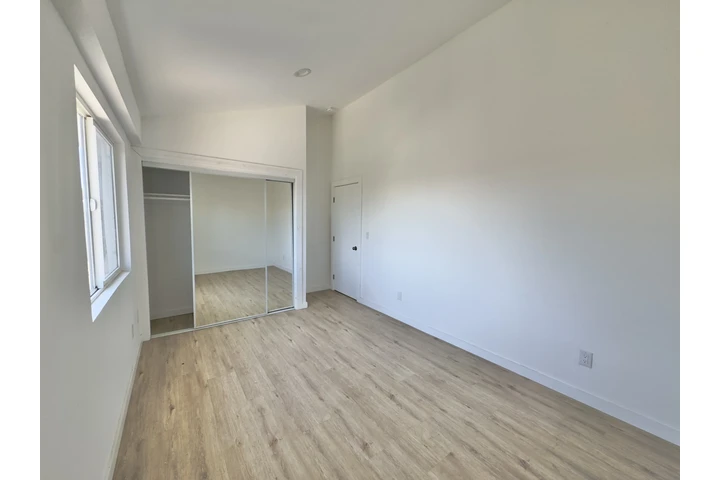 $2000 : 1-BED APARTMENT • CRENSHAW BLV image 7