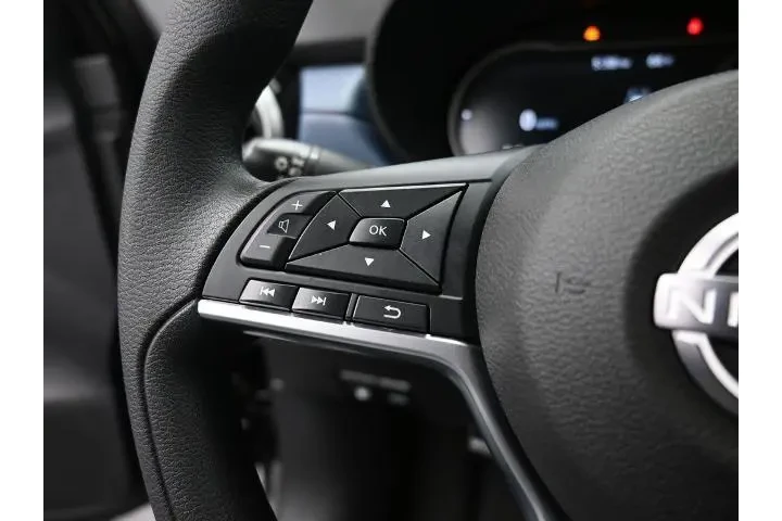 $17495 : Nissan Versa 2025 SV 4dr Sed image 3