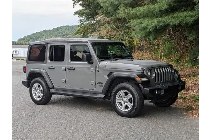 $31335 : Jeep Wrangler Unlimited 2021 image 3