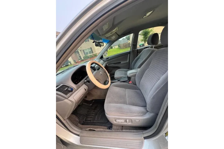 $3800 : 2005 Camry LE image 10