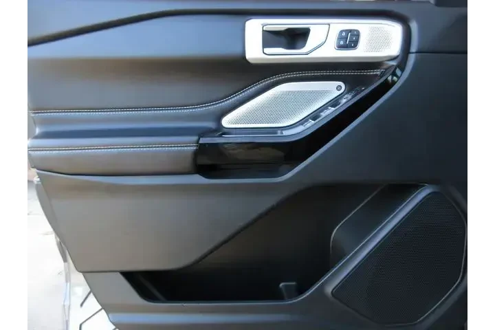 $36040 : Ford Explorer 2022 AWD ST 4d image 9