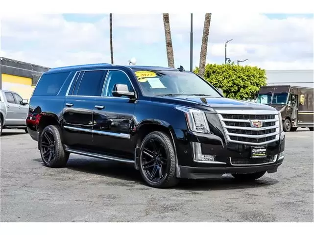 2017 Cadillac Escalade ESV image 2