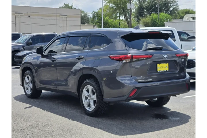 $23497 : Toyota Highlander 2021 L 4dr image 3