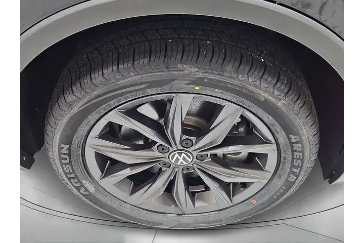 $18992 : Volkswagen Tiguan 2022 SE 4d image 9