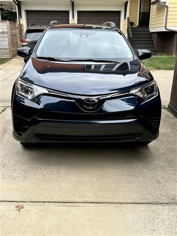 $9900 : 2018 Toyota RAV4 LE image 1