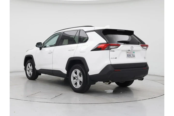 $32998 : Toyota RAV4 2021 AWD XLE 4dr image 2