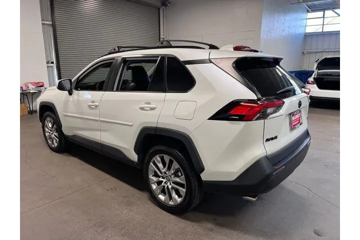 $28983 : Toyota RAV4 2021 XLE Premium image 5