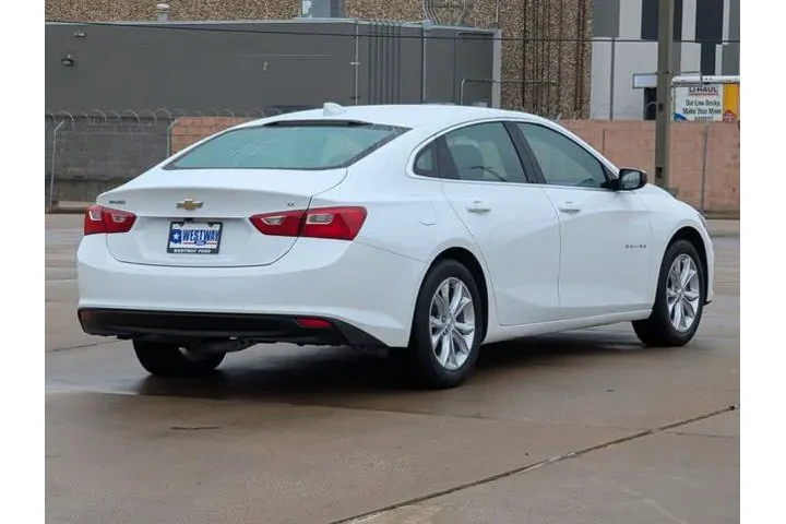 $15460 : Chevrolet Malibu 2023 LT 4dr image 4