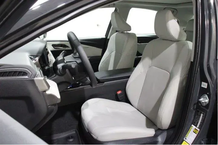 $39989 : Toyota Camry 2025 AWD XLE 4d image 5