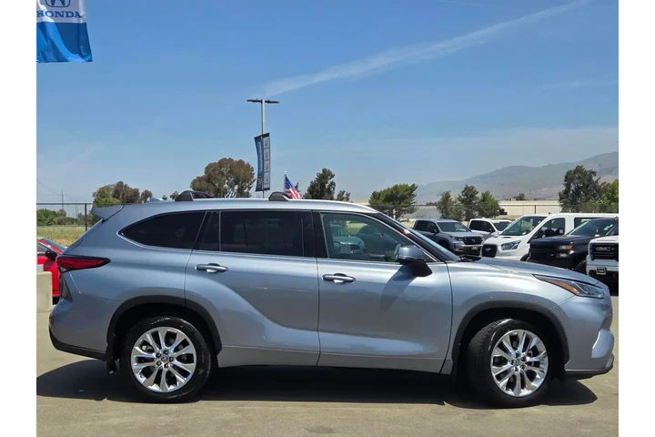 $39995 : Toyota Highlander 2023 L 4dr image 8