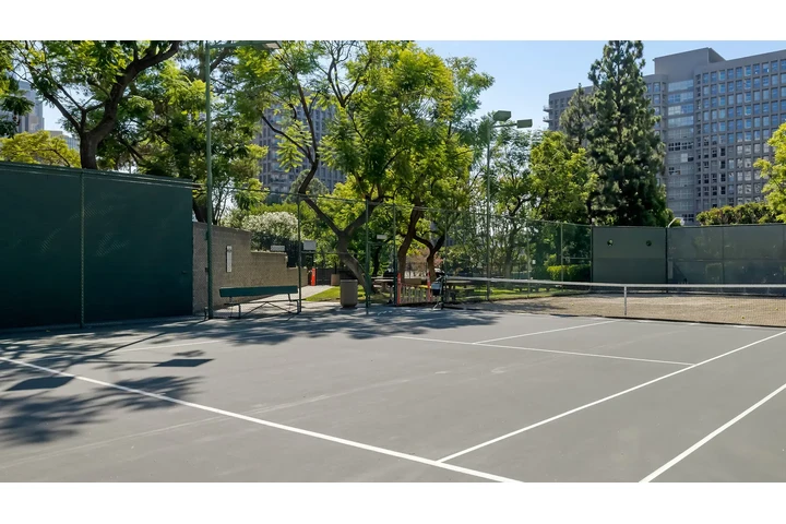 $1379 : MOVE IN SPECIAL 1BED 1BATH image 5
