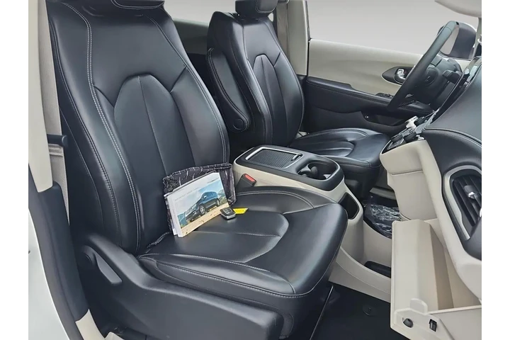 $25000 : 2023 Pacifica Hybrid Touring L image 10