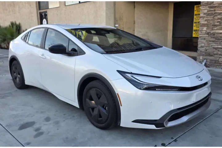 $23950 : 2023 Prius Prime SE image 8