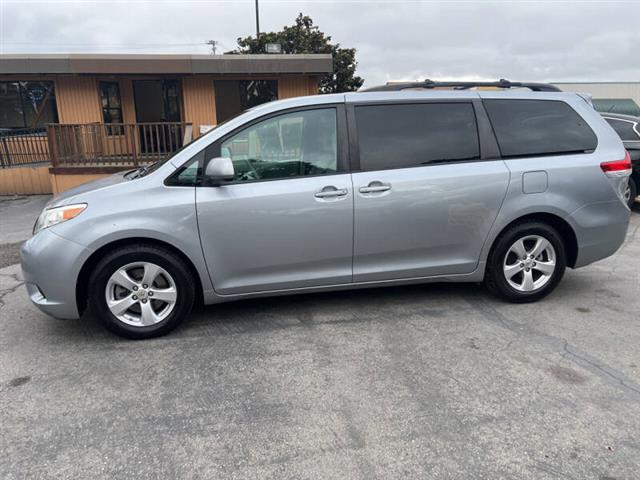 $13999 : 2011 Sienna LE 8-Passenger image 1