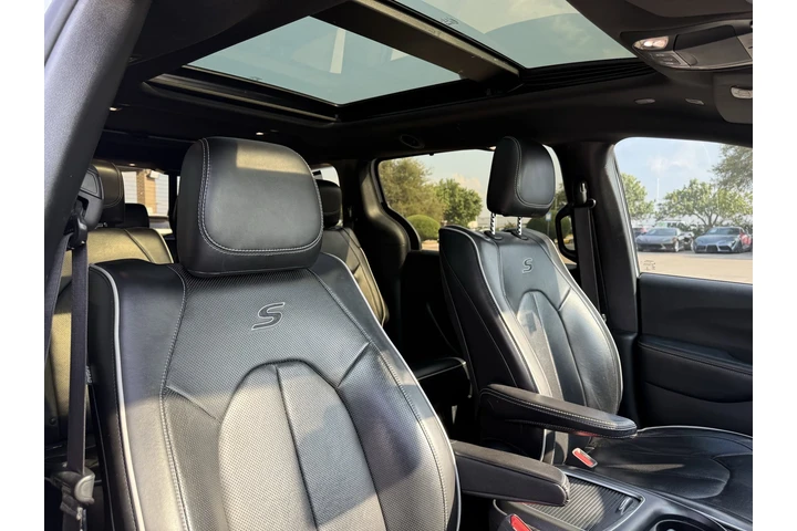 $16790 : 2018 Pacifica Limited image 6