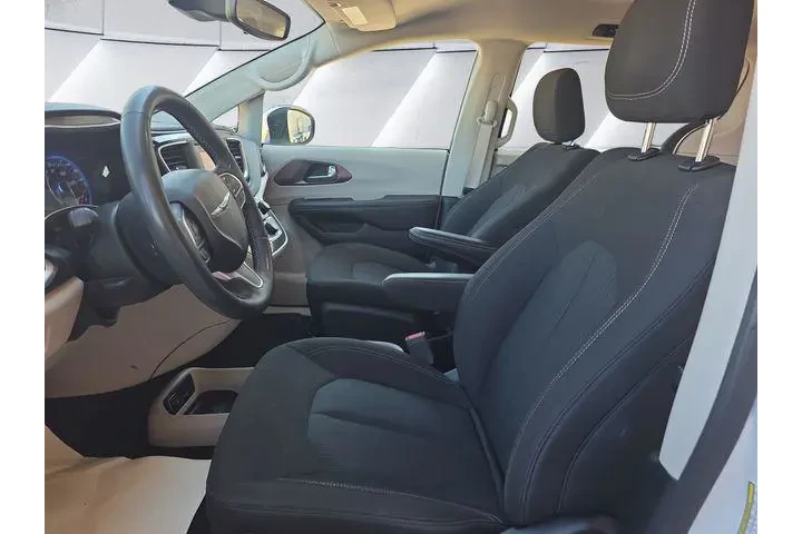 $13791 : Chrysler Voyager 2023 LX 4dr image 7