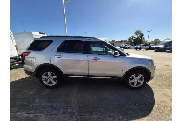 $18981 : Ford Explorer 2019 XLT 4dr S image 4