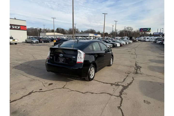 $5980 : 2010 Prius 5dr HB III (Natl) image 2